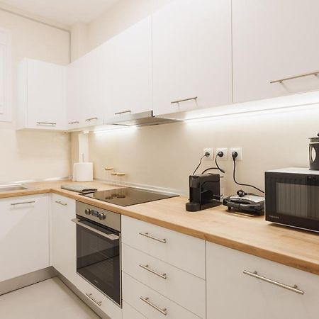 Fully Renovated Luxurious Semi-Basement Studio Athene Buitenkant foto