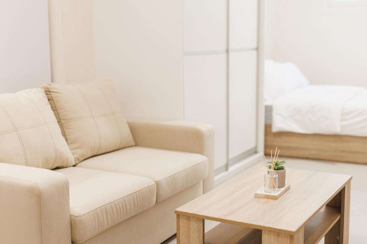 Fully Renovated Luxurious Semi-Basement Studio Athene Buitenkant foto
